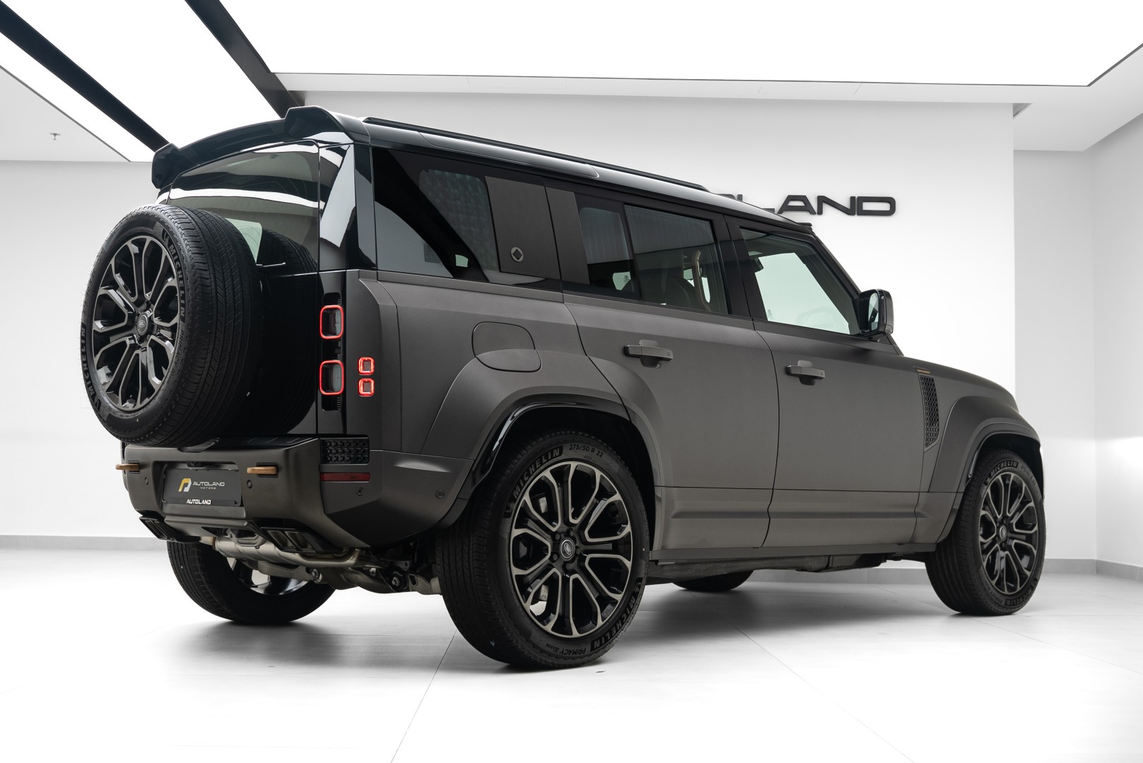 2025 LAND ROVER DEFENDER P635 OCTA | GCC 5 YEARS WARRANTY | 635 HP | HIGH SPEC